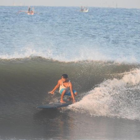 The Point Surfcamp Bali Hotel Пулукан Екстериор снимка