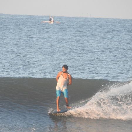 The Point Surfcamp Bali Hotel Пулукан Екстериор снимка