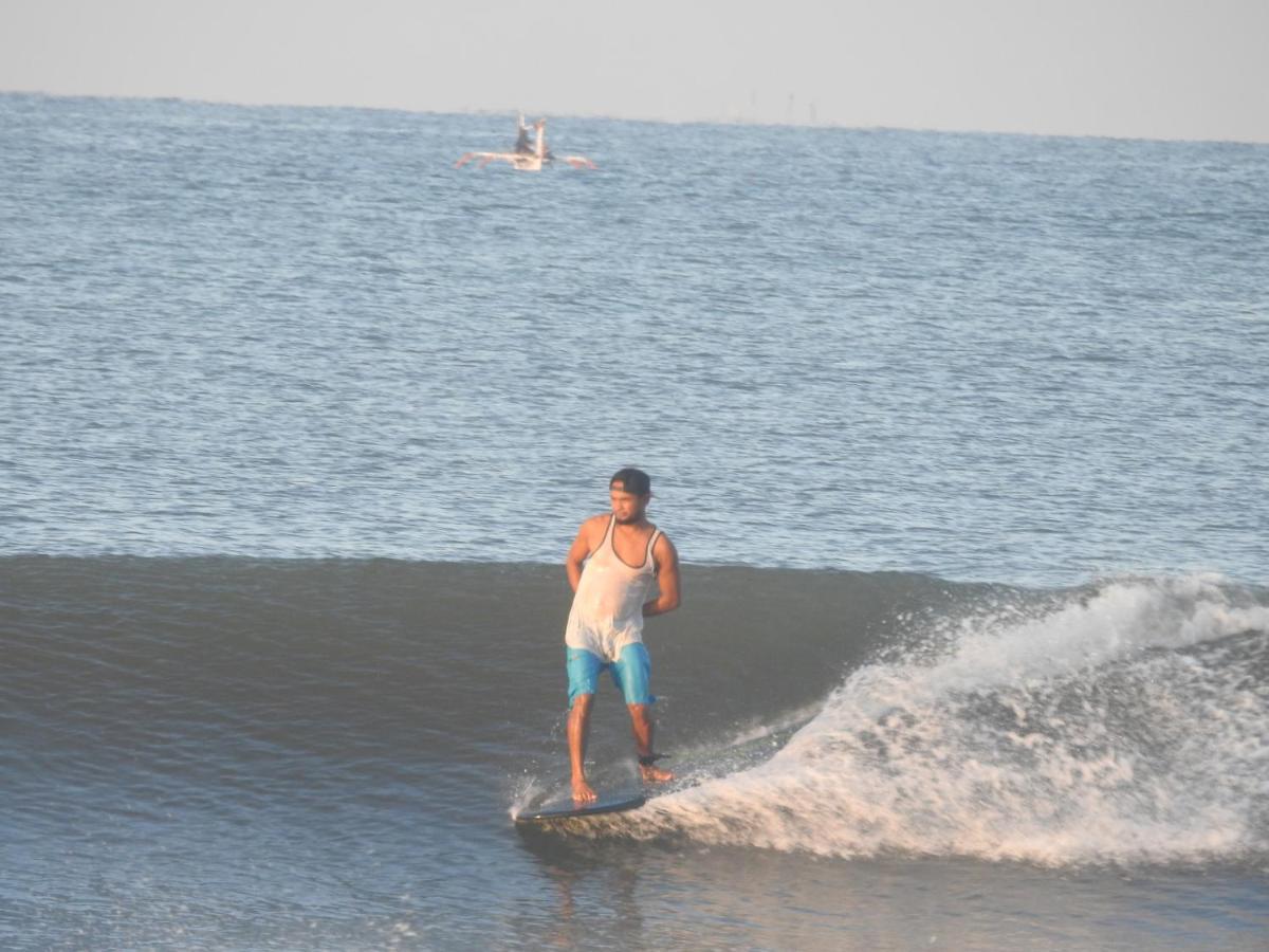 The Point Surfcamp Bali Hotel Пулукан Екстериор снимка