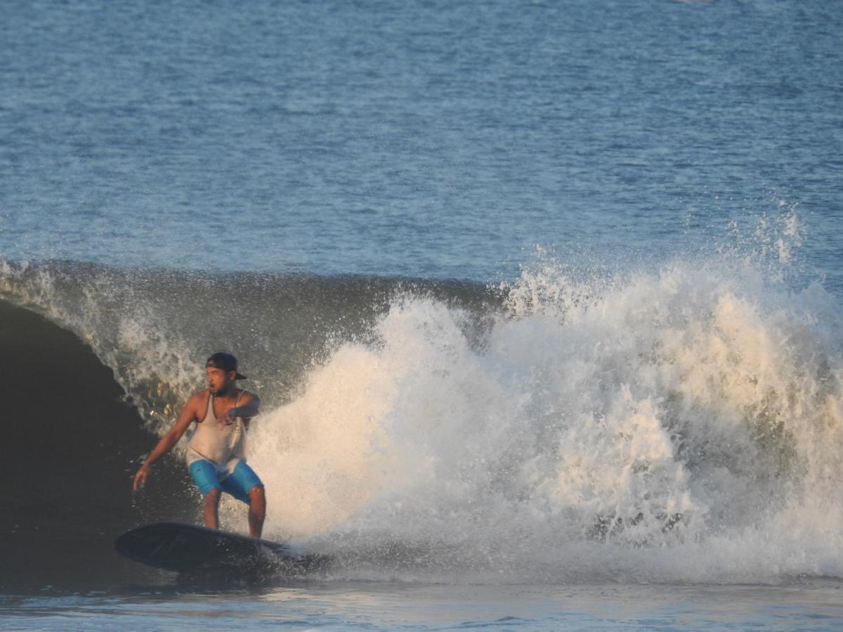 The Point Surfcamp Bali Hotel Пулукан Екстериор снимка