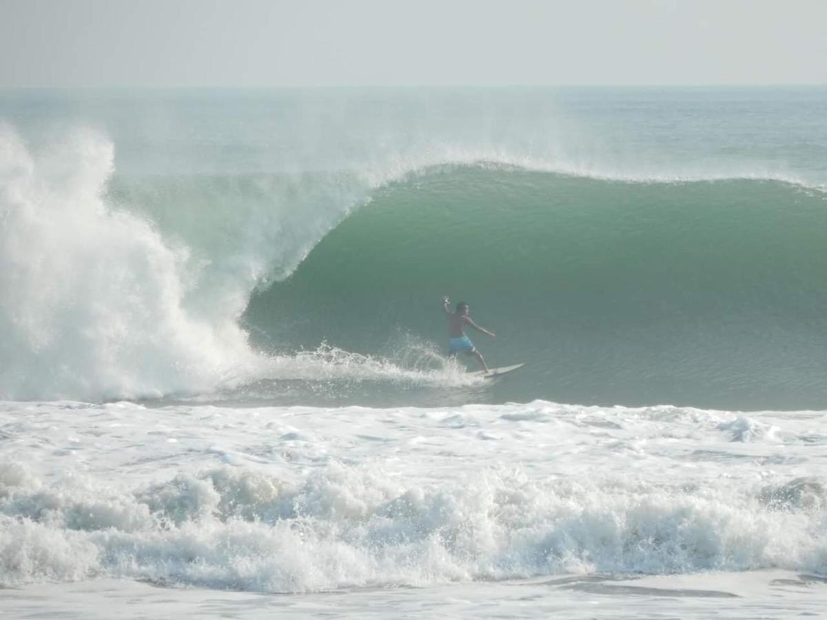 The Point Surfcamp Bali Hotel Пулукан Екстериор снимка