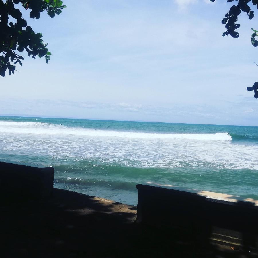 The Point Surfcamp Bali Hotel Пулукан Екстериор снимка